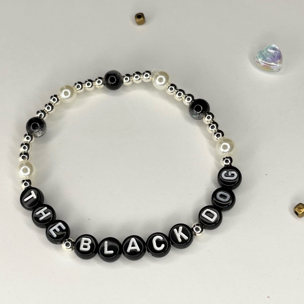 The Black Dog Taylor Swift friendship bracelet